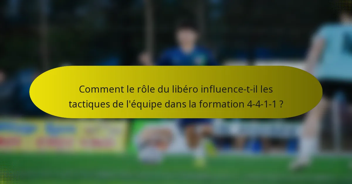 Comment le rôle du libéro influence-t-il les tactiques de l'équipe dans la formation 4-4-1-1 ?